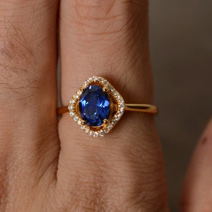 Anillo de zafiro de laboratorio Anillo de plata chapado en oro amarillo Anillo de cumpleaños de septiembre Piedra preciosa de corte ovalado