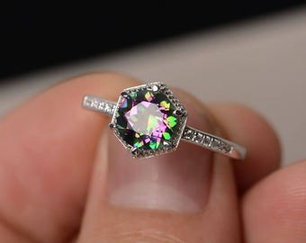 ミスティックトパーズ ステートメントリング スターリングシルバー ラウンドカット レインボートパーズ ミルグレインリング