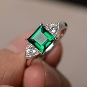 Emerald ring verlovingsring vierkant geslepen groene edelsteen mei geboortesteen sterlingzilveren ring