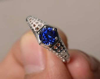 Jubiläumsringe Saphirringe Sterlingsilberringe Runde Ringe Geschliffene September Birthstone Solitaire Ringe
