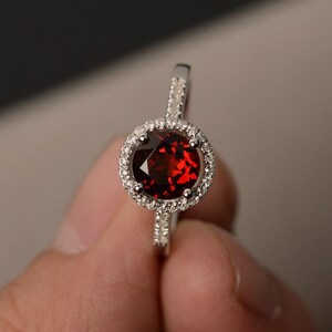 Anillos de granate, anillo de halo, anillos de compromiso de granate, anillos de piedras preciosas rojas, anillo de promesa para ella, plata de ley 925