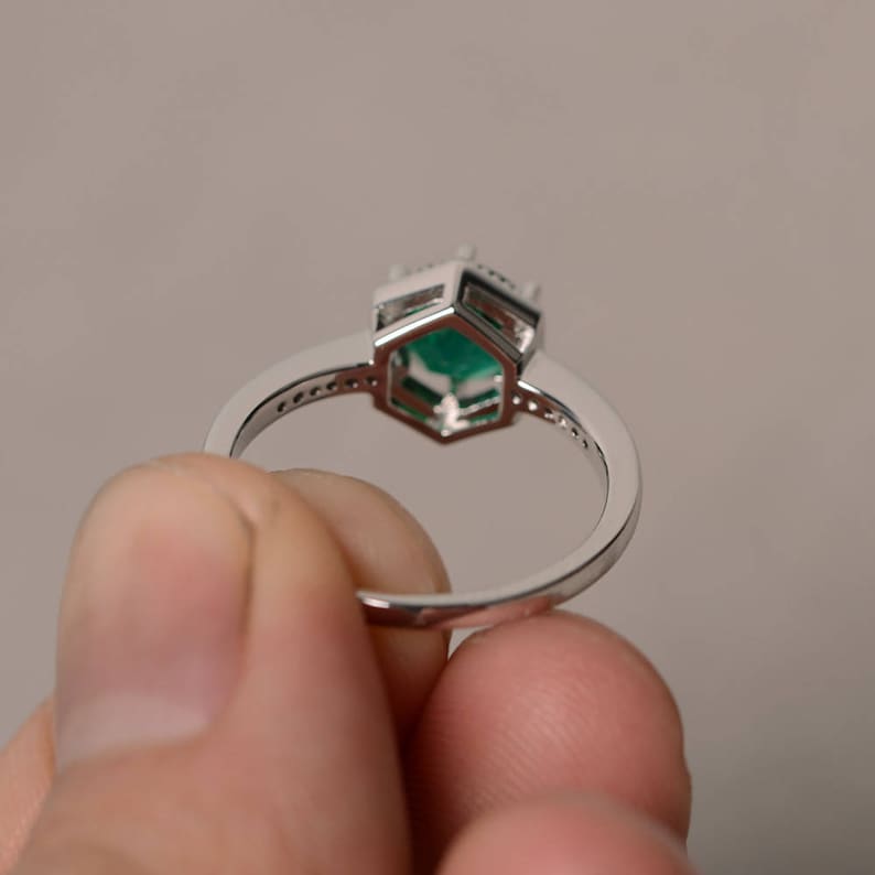 Round Cut Emerald Ring Green Gemstone Ring Engagement Ring Promise Ring Silver
