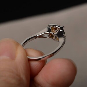 Anello con pietra portafortuna di novembre: citrino taglio cuscino, fede nuziale in argento sterling immagine 6