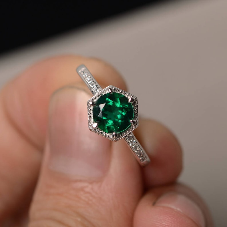 Round Cut Emerald Ring Green Gemstone Ring Engagement Ring Promise Ring Silver