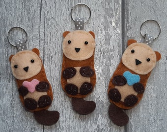 Porte-clés loutre en feutre, porte-clés animaux en feutre, loutre de mer, cadeaux loutre, cadeau pour lui, cadeau pour elle, remplissage de bas loutre, breloque de sac loutre en feutre