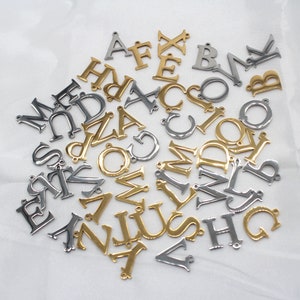 Encanto inicial de plata/oro de 12x15 mm, colgante de acero inoxidable de buena calidad, encanto de letra, encanto de letra del alfabeto minimalista, suministros de joyería--JA01