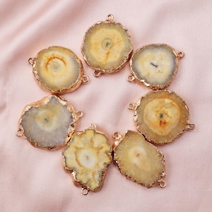 Natural Druzy Agate Slice Connectors,White Druzy Geode Slab Charms , Round Gold Plated Edged Raw  Stone Pendant Charms--TR284