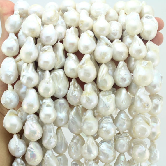 BLANC naturel perle forme baroque taille 15 To 20 mm Beads Strand 15-16 in long.