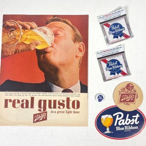 PBR Schlitz Beer Vintage Button + Aufkleber + Flaschenetiketten + Zeitschriften-Werbung + Untersetzer Bundle Pabst Blue Ribbon
