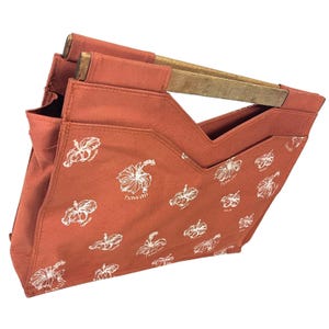 Bolso vintage con asa y reflejos polinesios, estilo tropical con hibisco hawaiano