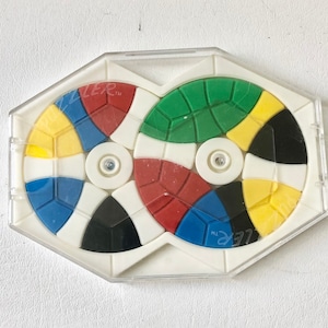 Hand held Puzzler Game / Travel game