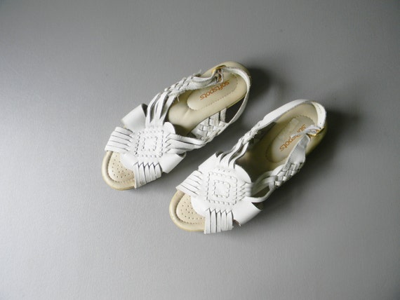 Vintage Women's White Leather Sandal Size 9-1/2 - image 1