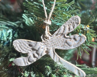 Adorno de libélula / Adornos hechos a mano / Regalo para amantes de las libélulas / Etiquetas de regalo hechas a mano / Adornos navideños / Regalos hechos a mano / Regalo único