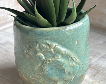 Sea turtle ceramic planter / Succulent planter / handmade green makeup brush holder / beachy decor / green bathroom decor / beach lover gift