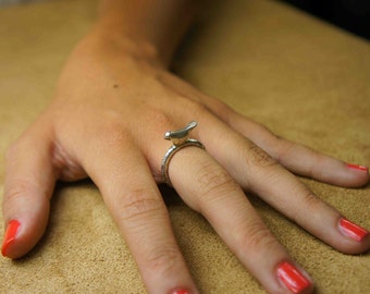 Ǝlement line silver bird ring
