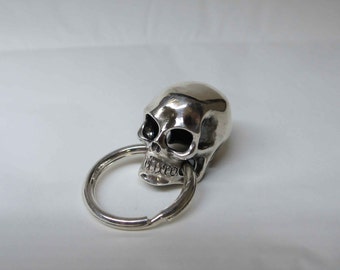 Skull silver keychain