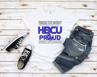 Peut inclure: T-shirt blanc avec du texte bleu qui dit "Tennessee State University Pride Tradition Legacy HBCU Proud I Represent A History Of Greatness".