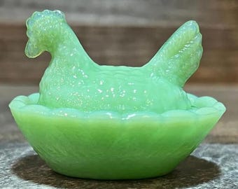 Jadeite mini Hen on Nest.  Depression style glass