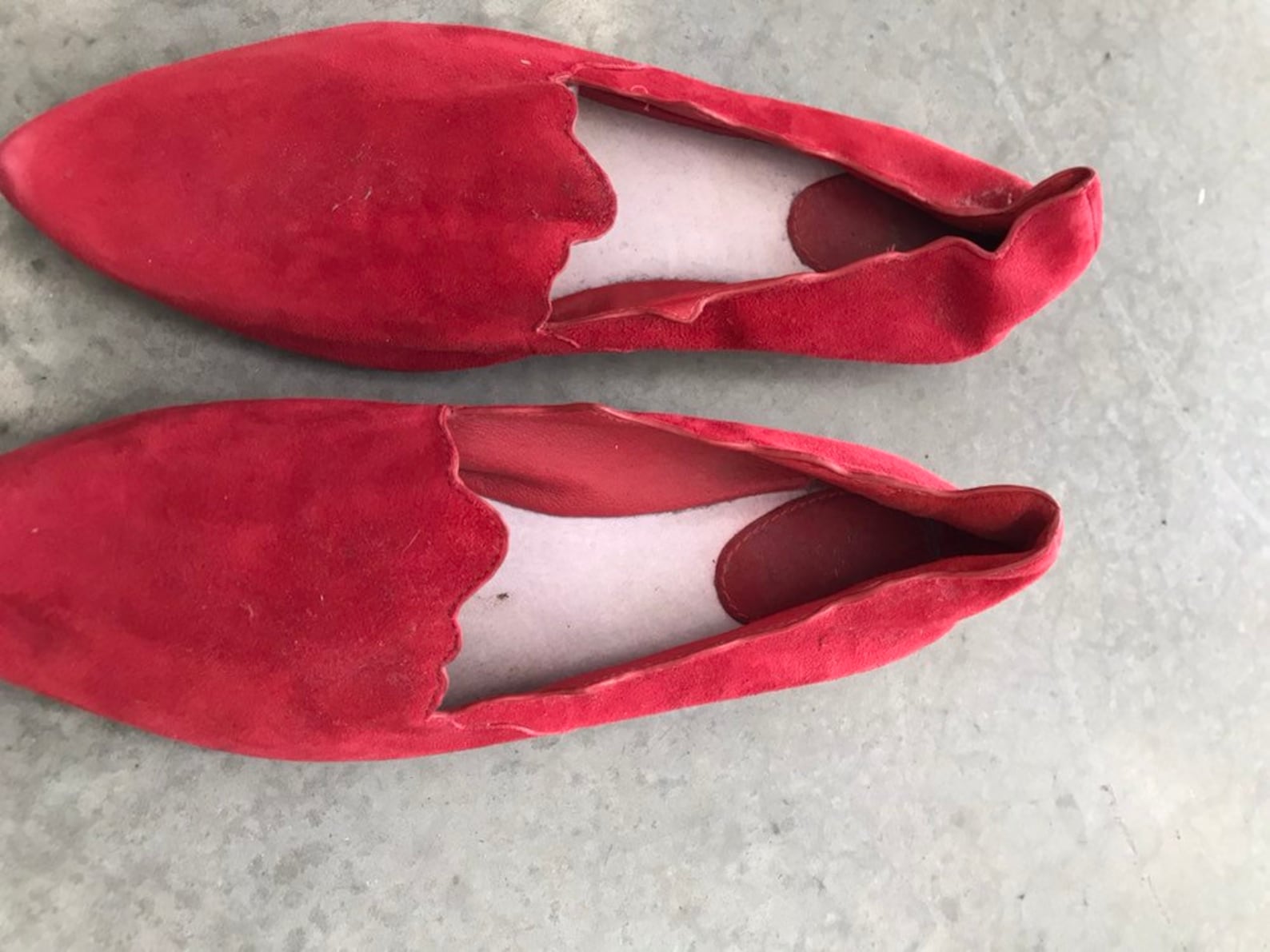 red suede leather scalloped edge ballet flats slippers sz 9m 9 m red suede leather scalloped edge ballet flats slippers sz 9m 9 m