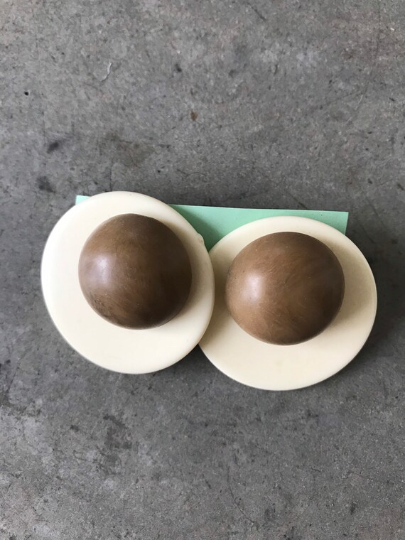 Vintage Bakelite Statement Circular White Beige 19
