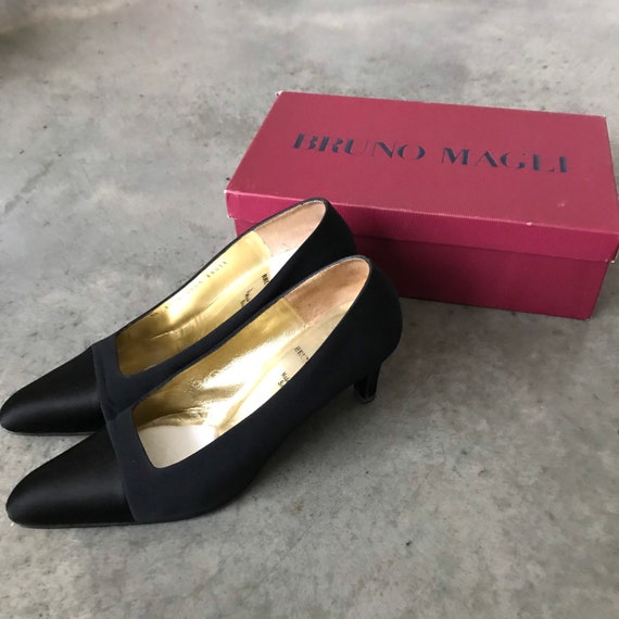 Bruno Magli Black Satin Heels Shoes Size 8.5