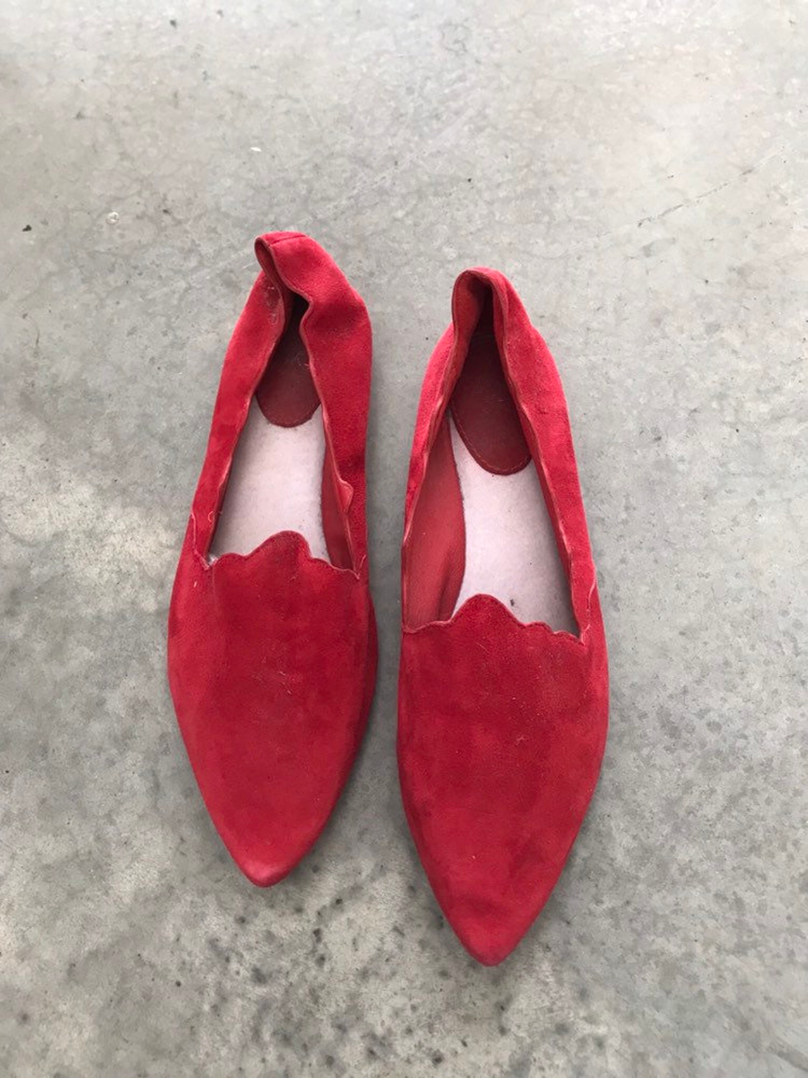 red suede leather scalloped edge ballet flats slippers sz 9m 9 m red suede leather scalloped edge ballet flats slippers sz 9m 9 m