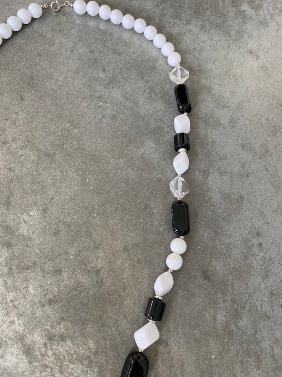 Vintage Beaded White Black 1970s Necklace - image 7