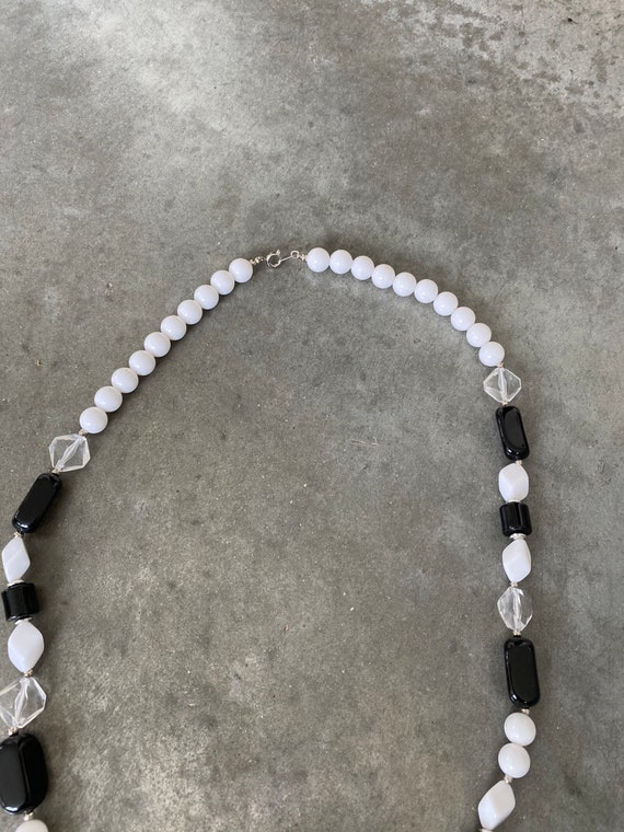 Vintage Beaded White Black 1970s Necklace - image 8