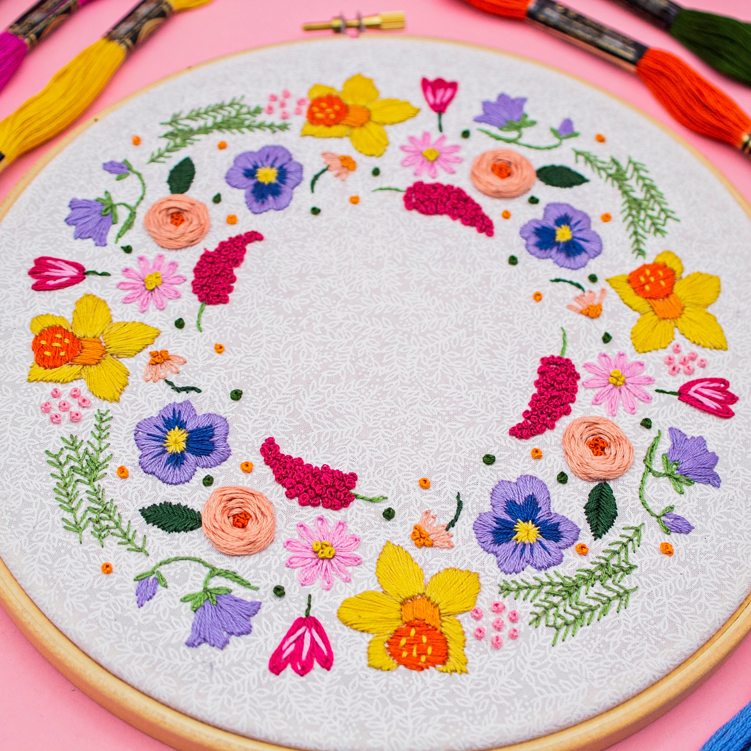 Spring Flowers Embroidery Pattern, Daffodil Wreath Embroidery Design ...
