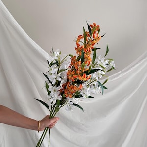 Künstliche Tigerlilien (Türkische Kappenlilien) – Gesteck aus künstlichen Blumen für Hochzeiten, Heimdekoration, Tischdekoration, Seidenblumen