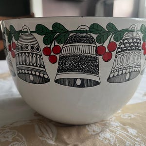 FREE SHIPPING!  Vintage 1960s Arabia of Finland MCM Christmas Enameled Bowl by Kaj Franck