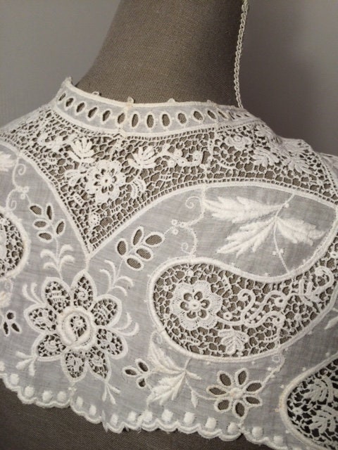 French Vintage White Lace Collar