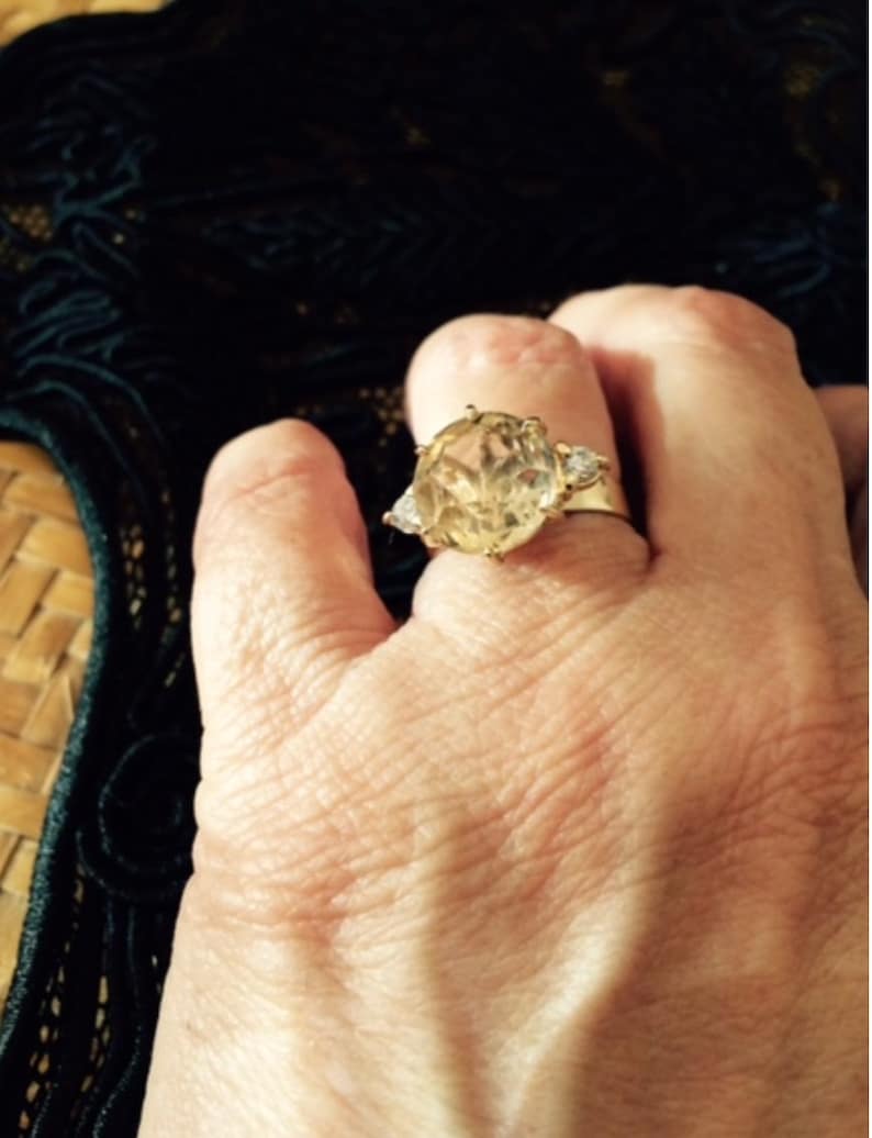 Size 6.5. Large 1cm Topaz /& CZ Dress Ring Topaz Ring Size M 9K Gold