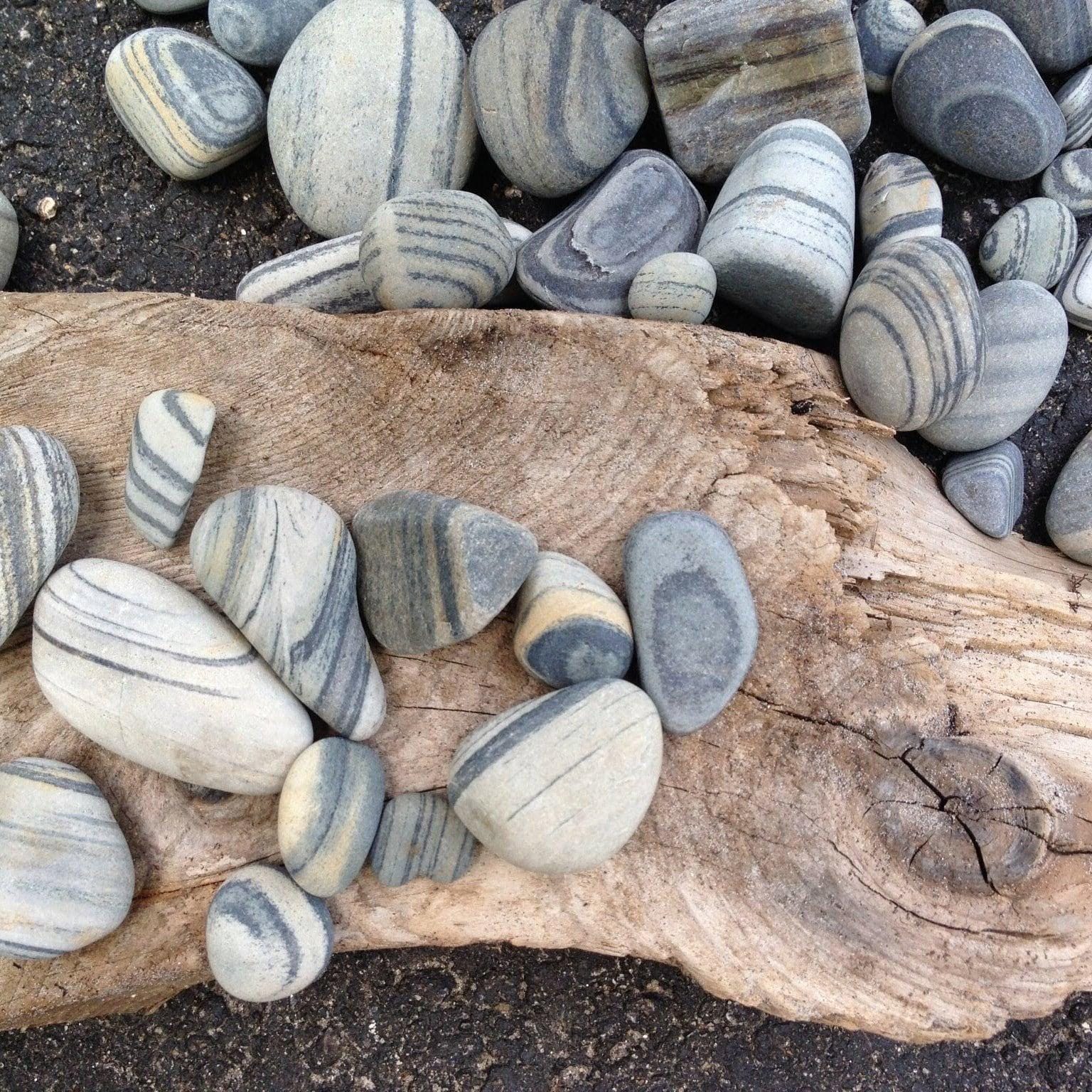 Striped Lightweight Rocks Striped Maine Beach Stone Collection – 16 Smooth .75