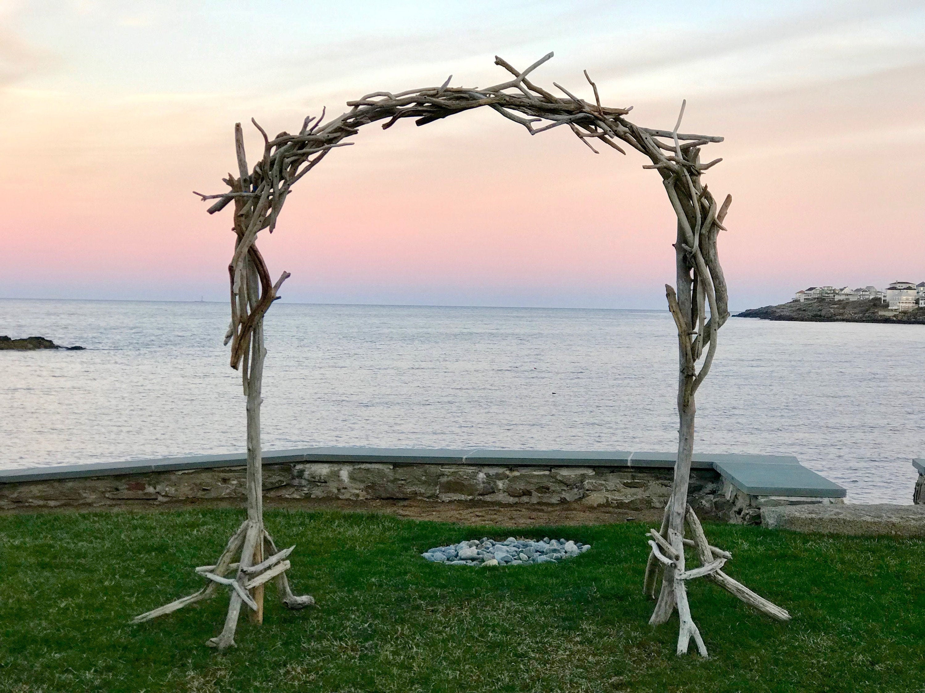 Arche Bois Flotté de Mariage sur la Plage.