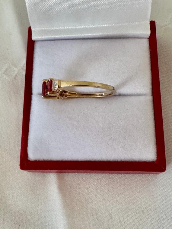 10K Solid Gold 3 Ruby Hearts Vintage  Ring Size 6… - image 5