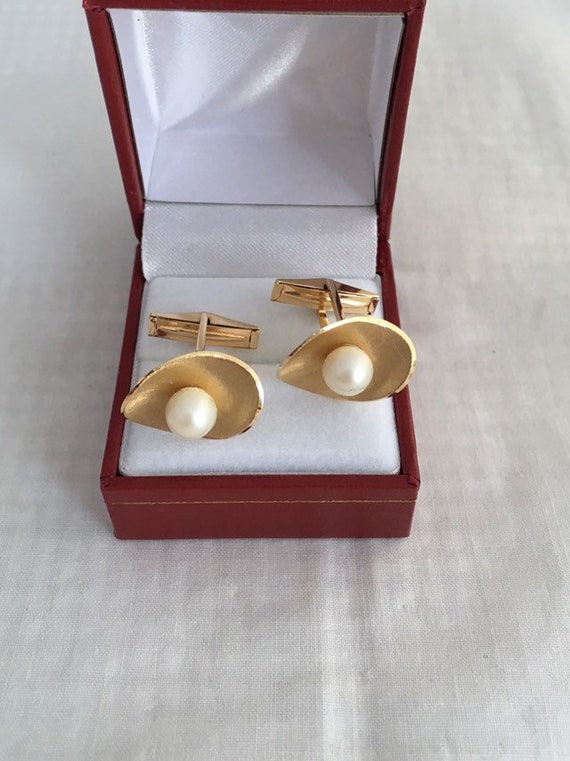 14K Gold Solitaire Cultured Pearl Cuff Links Beau… - image 2