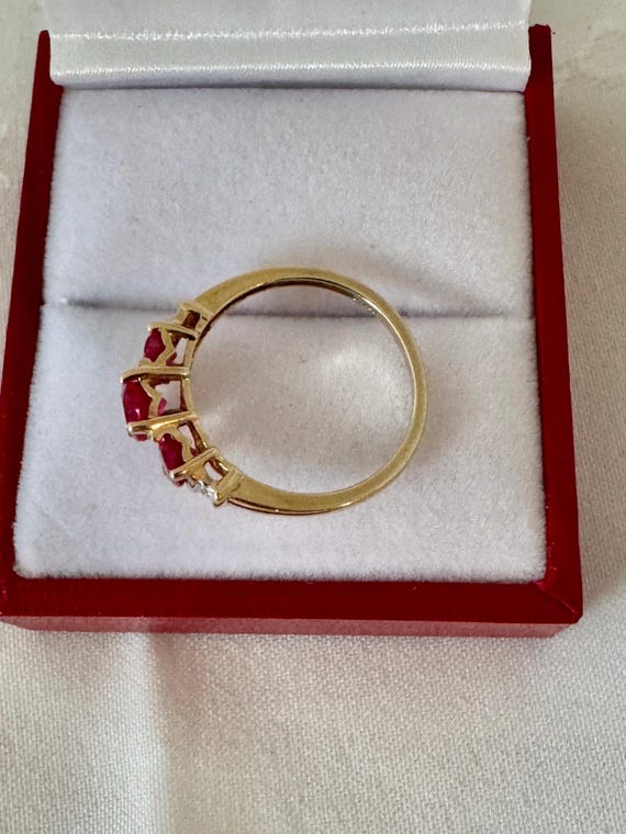 10K Solid Gold 3 Ruby Hearts Vintage  Ring Size 6… - image 4