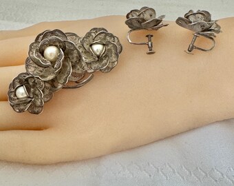 Set Cannetille Silver 3 Flower Brooch Pin Screw on Earrings Heavy Gauge 1oz Vintage Patina Accent Pearls Lovely Set