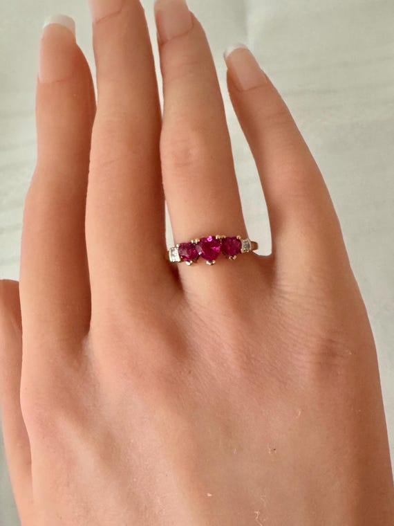 10K Solid Gold 3 Ruby Hearts Vintage  Ring Size 6… - image 7