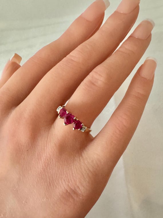 10K Solid Gold 3 Ruby Hearts Vintage  Ring Size 6… - image 6