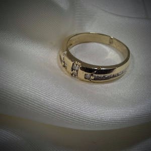 Vintage 14k Solid Yellow Gold And Diamond Men's Wedding Band 4 Small Stone And Accents Size 8 1/4 weighs 4.7 grams 5.22 mm wide image 10