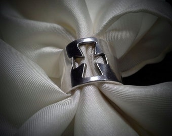 Vintage Sterling Silver Cross Ring, Wide Band - Size 6.5