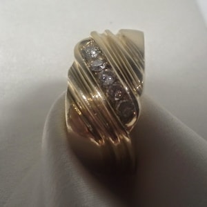 VINTAGE ELEGANT solid 14K Gold men Ring 5 Natural Diamonds size 8-3/4-11 Grams