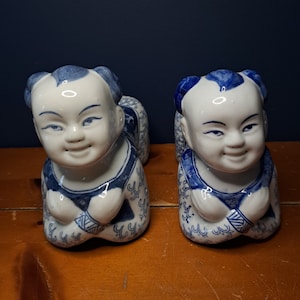 Vintage Chinese Ceramic Pillow, 1930&#39;s Blue and White Chinese Porcelain Pillow