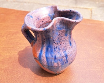 コバルトブルーの花が描かれたヴィンテージのミニチュア陶器製