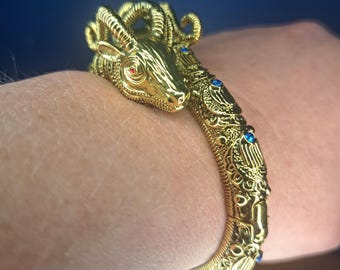vintage Jacqueline Bouvier Kennedy, Camrose & Kross, bracelet tête de bélier Kennedy, saphir et or Bracelet tête de bélier Camrose et Kross