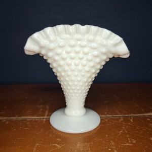 Vintage Fenton Hobnail Fan Vase, Vintage Fenton Milk Glass Hobnail Fan Shaped Vase, Small Milk Glass Ruffled Fan Bud Vase, White Glass Vase