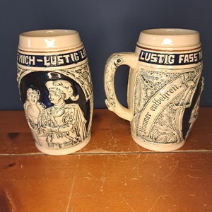 Vintage Set von zwei deutschen Bierkrügen, 1970er Jahre Bierkrug, Oktoberfest Bierkrüge, Lustig Lass-Fass Mich Set von 2 Bierkrügen, King Werk Steins