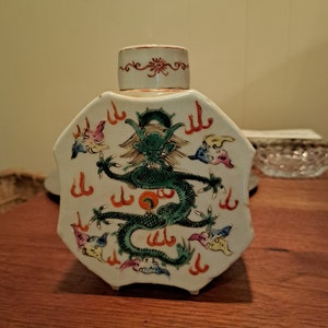 Antique Chinese Tea Caddy, Dragon Design Vintage Chinese Tea Caddy with Lid, Chinese Dragon Tea Caddy, Year of the Dragon Vintage Bottle